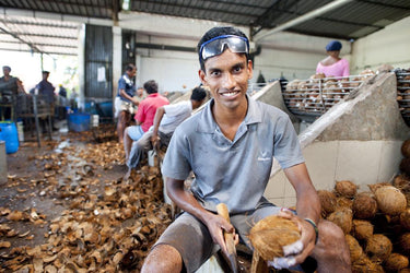 2011 - A Empresa irmã, Dr. Bronner’s Alemanha (DBG), abre em Dusseldorf e distribui para a Europa.
A Dr. Bronner’s, em parceria com o seu fornecedor de coco de comércio justo do Sri Lanka (Serendipol), lança o Óleo de coco biológico virgem