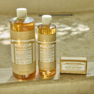 Aroma Jasmim Sândalo da Dr. Bronner's. Dois tamanhos do Sabonete Líquido Biológico e o sabonete barra.